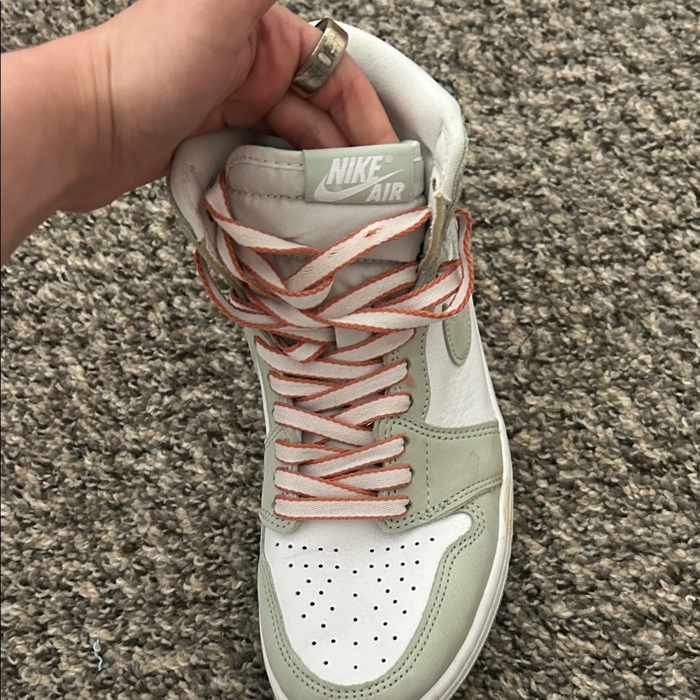 Women’s Nike Air Jordan 1 High Top (Seafoam) 7.5 - Picture 6 of 9